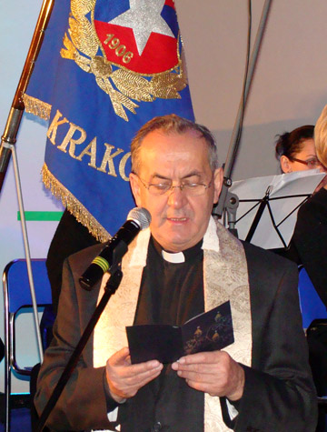 Ksiądz Fidelus podczas Wiślackiego Opłatka 20.12.2010
