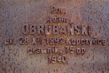 Adam Obrubański zginął z rąk NKWD w Lesie Katyńskim, gdzie spoczywają jego prochy.