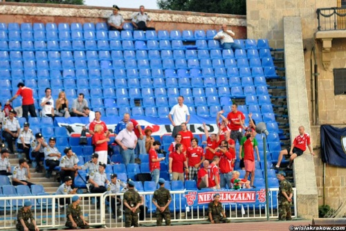 i 2:3 w Azerbejdżanie, gdzie mecz ogląda grupa najwytrwalszych fanów.