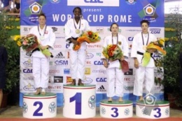 Katarzyna Kłys na drugim stopniu podium zawodów PŚ w judo, w Rzymie