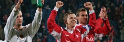 Zieńczuk, Baszczyński i Kokoszka po zakończeniu zwycięskiej potyczki z Basel w rozgrywkach grupowych PUEFA. 2006.11.30.