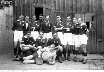 Mistrzowie Polski 1927 - fotografia przy okazji meczu przeciwko Warcie