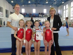 Mała Olimpiada, Nysa 2014 (zawody młodziczek do lat 9). Na zdjęciu z drugą trenerką Mariolą Frandofert