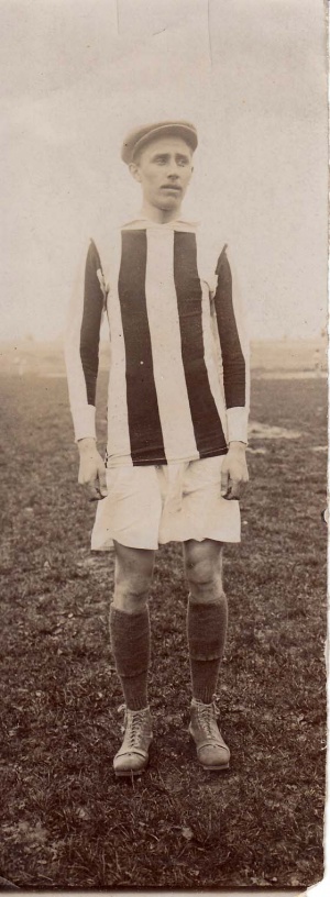 1910-1911 - zawodnik Pogoni Lwów