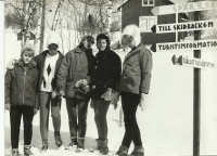 Szwecja 1967 (od lewej : Barbara Nowak, Halina Daniec, Danuta Putaj (Korona Kraków) trenerka Barbara Wilk-Ślizowska, Wiesława Lech(zdjecie ze zbiorów prywatnych Barbary Nowak))