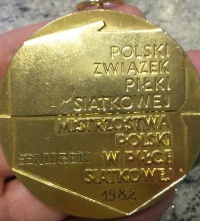 Złoty medal Mistrzostw Polski w siatkówce kobiet (sezon 1981/1982).Medal Lucyny Kwaśniewskiej.