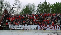 2005.05.06 Cracovia - Wisła transparent odnoszący się do przyznania liczby biletów na derbowy pojedynek kibice Wisły powinii ich dostać 350 ,ale działacze Cracovii przsłali jedynie 325.