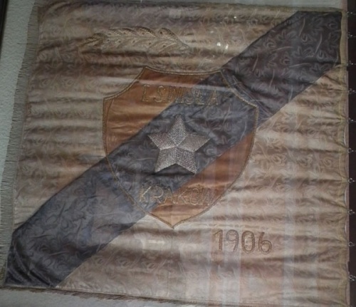 Jeden z historycznych sztandarów Wisły. Zdjęcie wykonane 13 sierpnia 2010 roku w siedzibie TS Wisła.