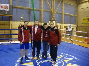 Szymon Domoń, trener Jacek Handzlik, Vahe Pogosyan i Rafał Pląder