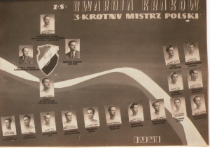 04.11.1951r. Wisła Kraków.Stoją od lewej: Dudek, Gracz, J.Wapiennik, Mordarski, Flanek, Gamaj, Kotaba, Szczurek.Klęczą od lewej: Mamoń, Jurowicz, Patkolo.