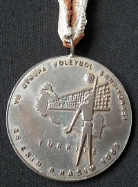 Srebrny medal VII Mistrzostw Europy (Turcja, 26.10. -07.11.1967)Ze zbiorów Elżbiety Porzec-Nowak.