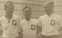 Symplicjusz Zwierzewski, Bronisław Makowski i Henryk Reyman przed meczem Polska-Łotwa (1931)