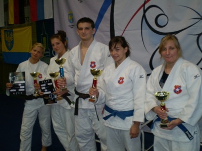 Wiślaccy judocy - medaliści w Opolu (2010) na zawodach rankingowych PZJudo (Izabela Mirus, Małgorzata Tracz, Kajetan Pintal, Izabela Bryndza i Anna Osajda).