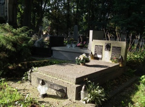 Grób Tadeusza Karzyńskiego na Cmentarzu Rakowickim