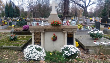 Cmentarz Rakowicki. Odnowiony w 2014 r. grobowiec rodziny Markiewiczow, miejsce spoczynku braci Reymanow