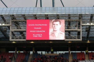 Przed rozpoczęciem meczu z Koroną 2012.02.26, Leszek Snopkowski został uhonorowany tytułem Wiślackiej Legendy.[Foto: Tomasz Burda/wislakrakow.com]