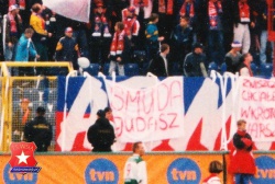 1999.11.07 Wisła - Legia Warszawa transparent skierowany do F.Smudy będącego trenerem zespołu z Warszawy,a wcześniej Wisły.