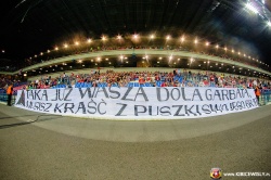 2012.08.31 Wisła-Polonia Warszawa,transparent odnoszący się do zwyczajów panujących wśród kibiców po drugiej stronie Błoń.