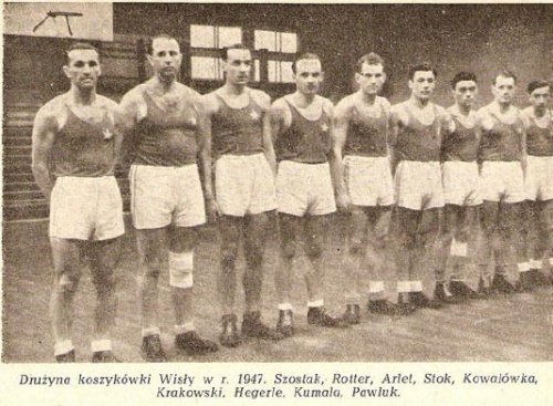 Koszykarze Wisły 1947. Edward Szostak, Jan Rotter, Jacek Arlet, Paweł Stok, Andrzej Kowalówka, Jan Krakowski, Zbigniew Hegerle, Józef Kumala, Lesław Pawluk .
