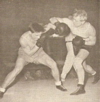 Fragment walki bokserskiej, lata 50-te. Z prawej Kraus