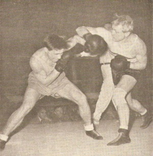 Kraus z prawej, walka bokserska z lat 50-tych.