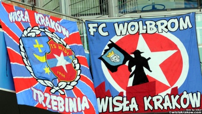 Flagi kibiców Wisły.Foto: Nikoletta Kula/wislakrakow.com