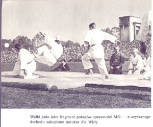 Pokaz judo na stadionie Wisły