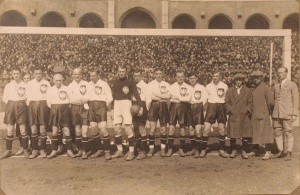 1924 rok, Reyman 5 z lewej