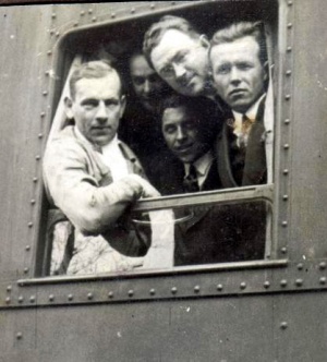 W czasie jednej z licznych podróży kolejowych. Wraz z Henrykiem Reymanem między innymi Czulak i Kotlarczyk