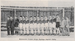 1929r. Naprzód Lipiny.Stoją od lewej:W.Mieketa (kierownik drużyny), A.Nierada (w cywilu), M.Wysocki, E.Kaczmarczyk, J.Szajblich,  A.Stephan, J.Mozgalik, S.Michalik, F.Zug II, A.Kania I, W.Kuszek, J.Kania II, R.Komor, K.Garczarczyk, A.Maniura (prezes klubu), x.