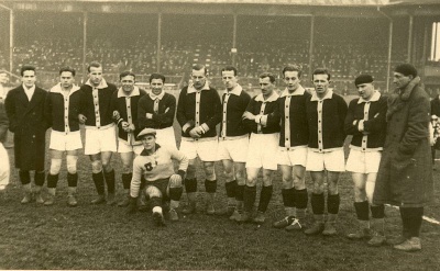 Grudzień 1930, w dresach od lewej: Makowski, Balcer, Kotlarczyk, Czulak, Reyman, Bajorek, Adamek, Kisieliński, Kotlarczyk , Jelski, Kiliński. Kuca Koźmin.
