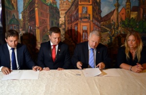TS Wisła i Pogoń Lwów podpisują umowę o współpracy.