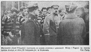 Z marszałkiem Piłsudskim. Reyman pierwszy z lewej