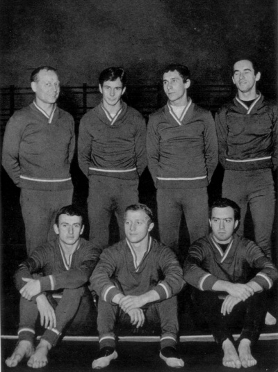 Gimnastycy Wisły 1966. Stoją od lewej: Wacław Ferberg (trener gimnastyków) oraz Jerzy Bugajski, J.Lubosz, Zbigniew Cadel. Siedzą od lewej: J.Moglik, Zygmunt Kurek, Stanisław Kuśnierz