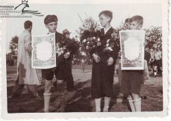 Z bratem Janem w 1941 roku, Turniej jubileuszowy Wisły