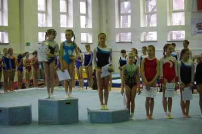 Eliminacje do Ogólnopolskiej Olimpiady Młodzieży w Nysie, 2011-04-02 (Na pierwszym miejscu podium Zofia Tokarek (w niebieskim stroju))