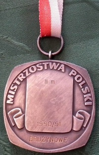 Srebrny medal Drużynowych Mistrzostw Polski 1990/91.Ze zbiorów Huberta Jaworowskiego.