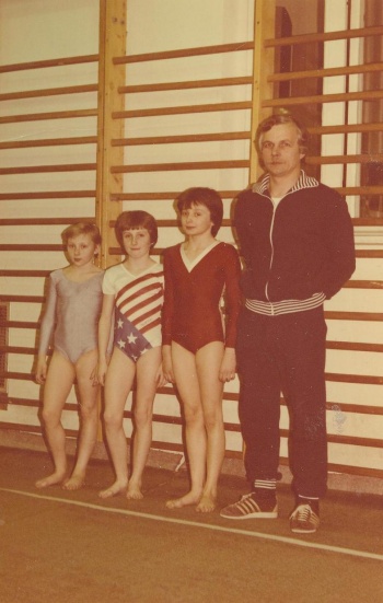 Magdalena Szostkowska 1988r (pierwsza z prawej - obok trenera S.Kaliszewskiego