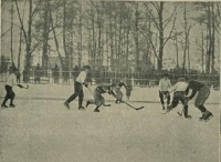 Pierwszy w historii mecz Wisły na lodowisku w Parku Krakowskim. Grudzień 1927