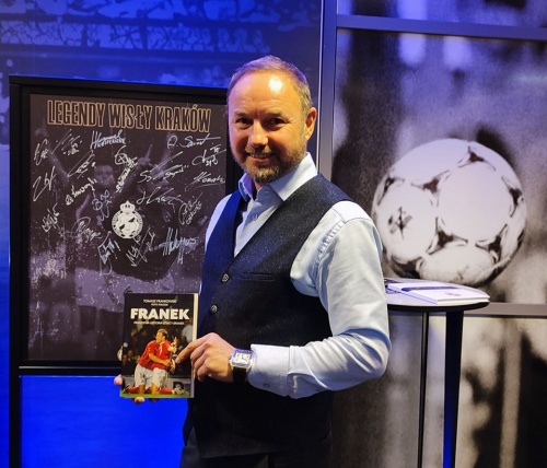 Podczas Legends Corner w 2023 roku Tomasz Frankowski wzbogacił książkę o autograf.