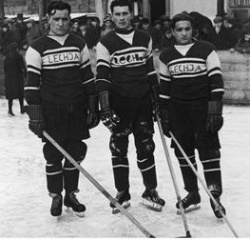 1935r. Stoją od lewej: Kazimierz Sokołowski I, Trusz, M. Sokołowski II