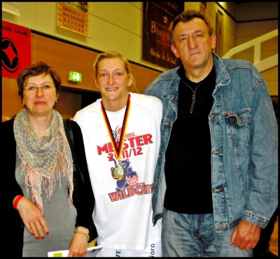 2012. Krzysztof z żoną i córką.