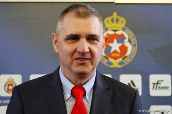 Robert Gaszyński podczas pierwszej konferencji prasowej 7 stycznia 2015 r.