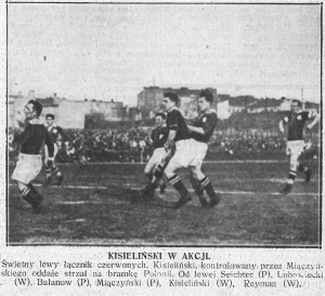 Kisieliński w akcji. Z meczu Wisła-Polonia 3:1 (Warszawa 1931.04.26). Od lewej: Seichter, Lubowiecki, Bułanow, Miączyński, Kisieliński, Reyman.