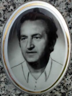 Zdjęcie Ryszarda Juchowskiego z jego grobu na Cmentarzu Salwatorskim