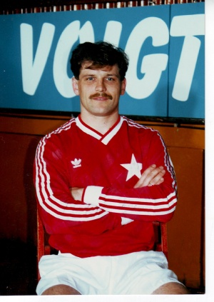 Zdzisław Janik w stroju Adidas w 1992 roku