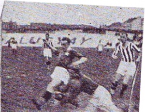 Kisieliński zdobywa zwycięską bramkę dla Wisły. 06.10.1930 na stadionie Cracovii
