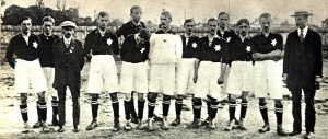 Stoją od lewej: Stanisław Adamski, Andrzej Bujak, X, Artur Olejak, X, Franciszek Pustelnik, Michał Szubert, Karol Romański, Włodzimierz Polaczek, Tadeusz Przystawski, Marian Zawodny, Wilhelm Cepurski, X.