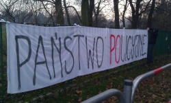 2012.11.18 Wisła - Śląsk Wrocław,transparent powieszony na ul.Reymana przed meczem (zerwany przez służby porządkowe), PO-Platforma Obywatelska.