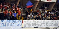 2011.11.05 Wisła Kraków - Marwit Toruń,transparenty wywieszone przez kibiców,dzień przed meczem derbowym.